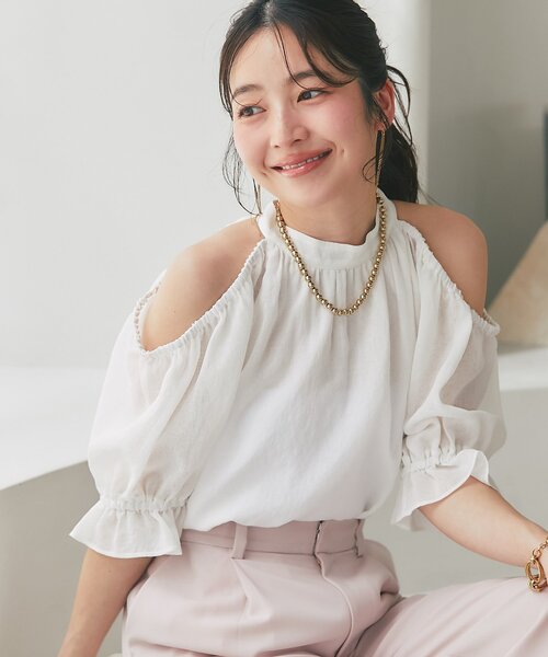 La boutique BonBon(ラブティックボンボン)の「【お上品ホルターネック】ホルターネックオープンショルダーブラウス(シャツ/ブラウス・レディース・オフホワイト/ネイビー・FREE)」の2枚目の写真