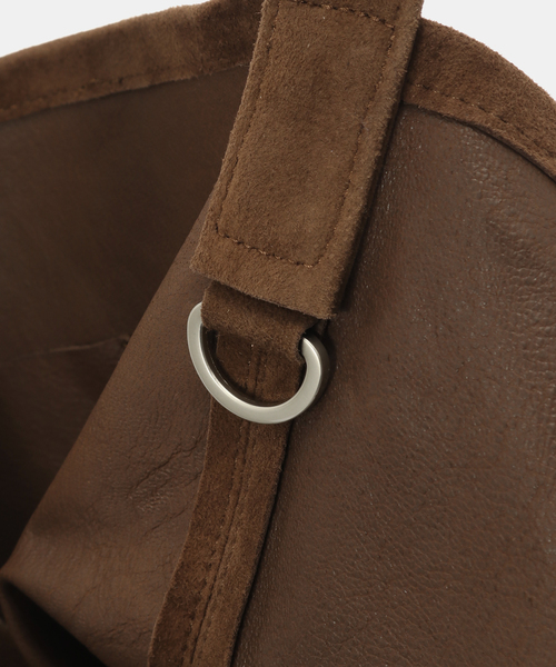 IENA(イエナ)の「Morphee/モルフェ CYLINDER(M size)OIL SUEDE BROWN バッグ(ショルダーバッグ・レディース・ブラウン・FREE)」の12枚目の写真