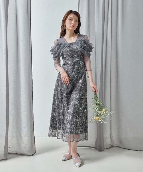Kana(カナ)の「花柄刺繍ボリュームフリル袖フレアドレス(ドレス・レディース・チャコールグレー/ブラック/ライトグリーン・M)」の2枚目の写真