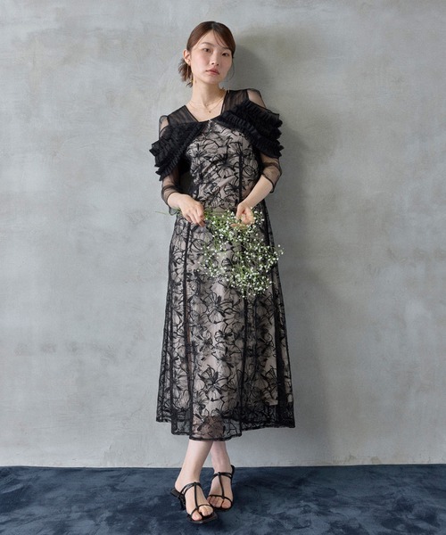 Kana(カナ)の「花柄刺繍ボリュームフリル袖フレアドレス(ドレス・レディース・チャコールグレー/ブラック/ライトグリーン・M)」の6枚目の写真
