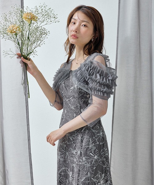 Kana(カナ)の「花柄刺繍ボリュームフリル袖フレアドレス(ドレス・レディース・チャコールグレー/ブラック/ライトグリーン・M)」の18枚目の写真