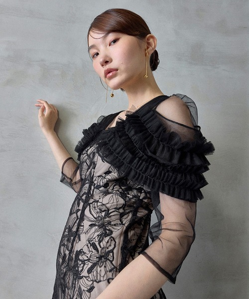 Kana(カナ)の「花柄刺繍ボリュームフリル袖フレアドレス(ドレス・レディース・チャコールグレー/ブラック/ライトグリーン・M)」の10枚目の写真