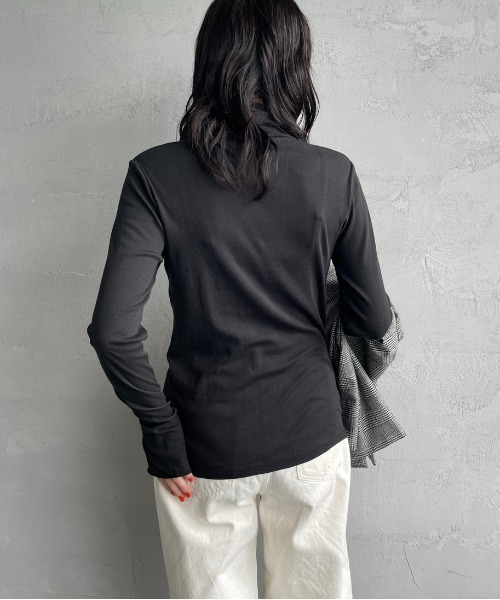 Robert P.Miller（ロバート ピー ミラー）の「[MILLER/ミラー] 別注 パネルリブ シアータートルネックTシャツ（Tシャツ/カットソー・レディース・ネイビー/オレンジ/ネイビー系/ブラック/オフホワイト・F）」の10枚目の写真