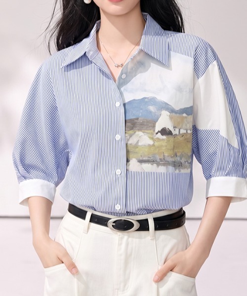 LUCPY(ラクピー)の「アートプリントストライプシャツ(シャツ/ブラウス・レディース・ブルー・SMALL/MEDIUM/LARGE/X-LARGE)」の1枚目の写真