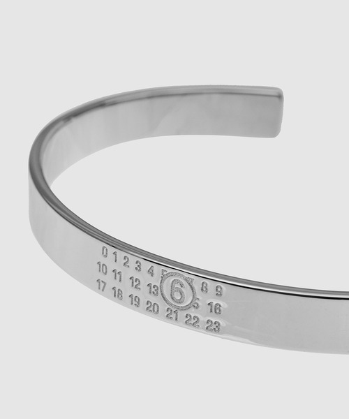 MM6 Maison Margiela(エムエムシックス メゾン マルジェラ)の「Cuff(ブレスレット・レディース・その他1・05/03/06/04)」の3枚目の写真
