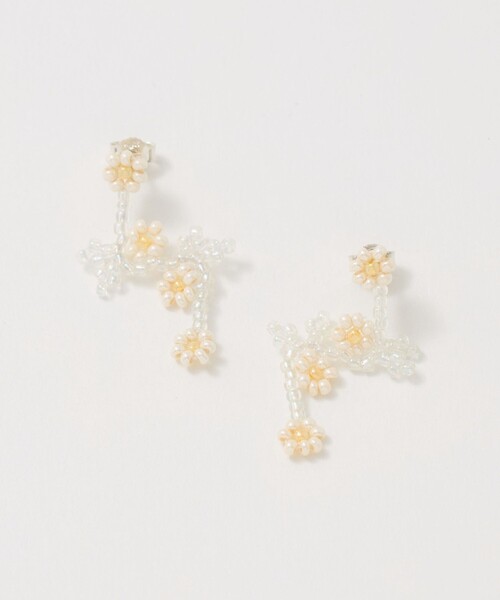 Steven Alan(スティーブンアラン)の「<Pura Utz>WHITE FLOWER EAR STICKS/ピアス(ピアス(両耳用)・レディース・オフホワイト・FREE)」の1枚目の写真