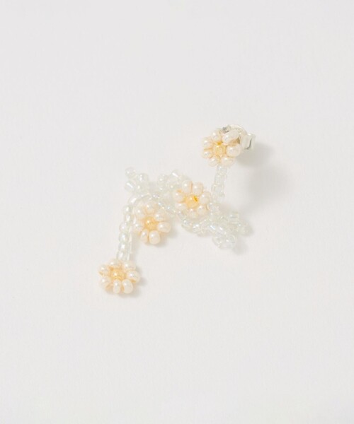 Steven Alan(スティーブンアラン)の「<Pura Utz>WHITE FLOWER EAR STICKS/ピアス(ピアス(両耳用)・レディース・オフホワイト・FREE)」の6枚目の写真