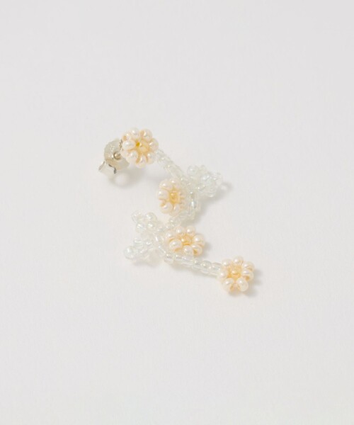 Steven Alan(スティーブンアラン)の「<Pura Utz>WHITE FLOWER EAR STICKS/ピアス(ピアス(両耳用)・レディース・オフホワイト・FREE)」の7枚目の写真