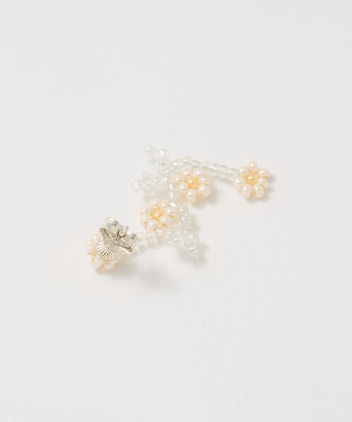 Steven Alan(スティーブンアラン)の「<Pura Utz>WHITE FLOWER EAR STICKS/ピアス(ピアス(両耳用)・レディース・オフホワイト・FREE)」の8枚目の写真