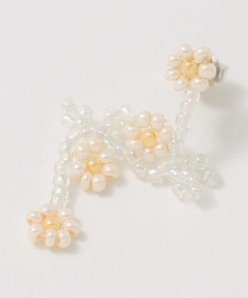 Steven Alan(スティーブンアラン)の「<Pura Utz>WHITE FLOWER EAR STICKS/ピアス(ピアス(両耳用)・レディース・オフホワイト・FREE)」の9枚目の写真