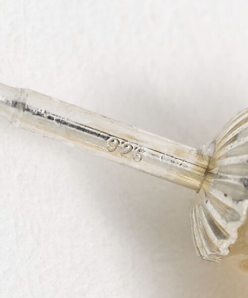 Steven Alan(スティーブンアラン)の「<Pura Utz>WHITE FLOWER EAR STICKS/ピアス(ピアス(両耳用)・レディース・オフホワイト・FREE)」の10枚目の写真
