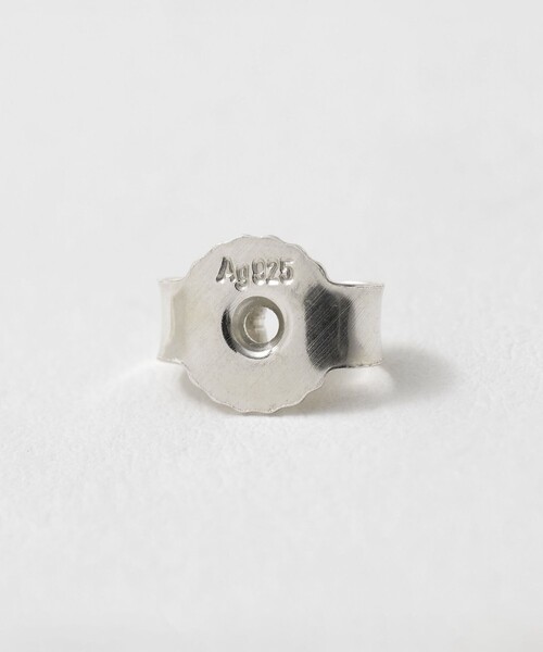 Steven Alan(スティーブンアラン)の「<Pura Utz>WHITE FLOWER EAR STICKS/ピアス(ピアス(両耳用)・レディース・オフホワイト・FREE)」の2枚目の写真