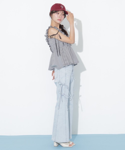 JILL by JILL STUART(ジルバイジルスチュアート)の「フリルシュリンクトップス(シャツ/ブラウス・レディース・ブルー/ブラック系その他/ホワイト・FREE)」の4枚目の写真