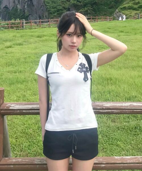 MUCENT(ムセント)の「デボンVネック半袖Tシャツ(2カラー)(Tシャツ/カットソー・レディース・ブラック/アイボリー・FREE)」の14枚目の写真