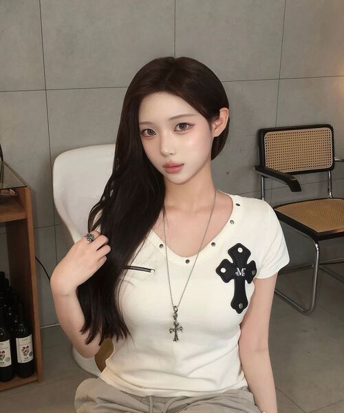 MUCENT(ムセント)の「デボンVネック半袖Tシャツ(2カラー)(Tシャツ/カットソー・レディース・ブラック/アイボリー・FREE)」の15枚目の写真