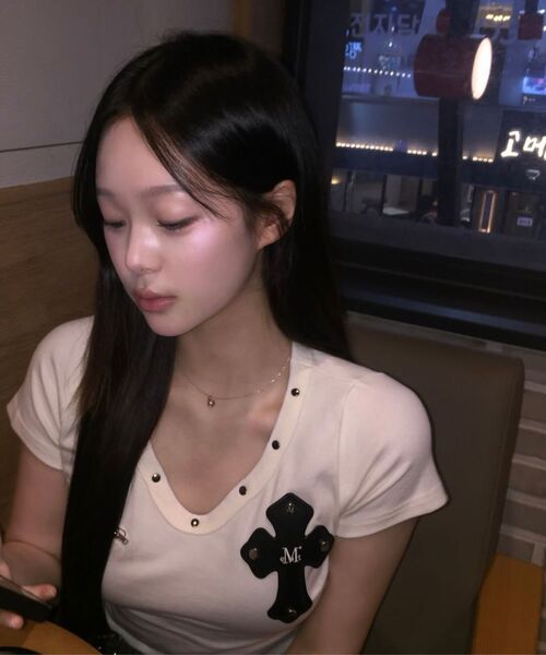 MUCENT(ムセント)の「デボンVネック半袖Tシャツ(2カラー)(Tシャツ/カットソー・レディース・ブラック/アイボリー・FREE)」の16枚目の写真