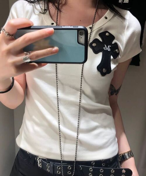 MUCENT(ムセント)の「デボンVネック半袖Tシャツ(2カラー)(Tシャツ/カットソー・レディース・ブラック/アイボリー・FREE)」の17枚目の写真