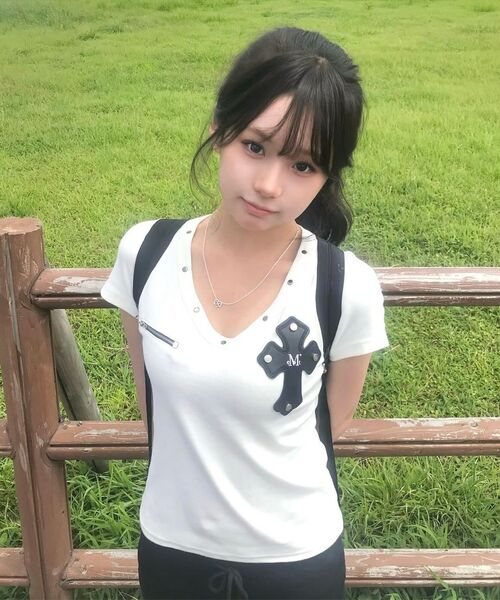 MUCENT(ムセント)の「デボンVネック半袖Tシャツ(2カラー)(Tシャツ/カットソー・レディース・ブラック/アイボリー・FREE)」の20枚目の写真