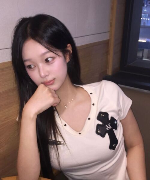 MUCENT(ムセント)の「デボンVネック半袖Tシャツ(2カラー)(Tシャツ/カットソー・レディース・ブラック/アイボリー・FREE)」の21枚目の写真