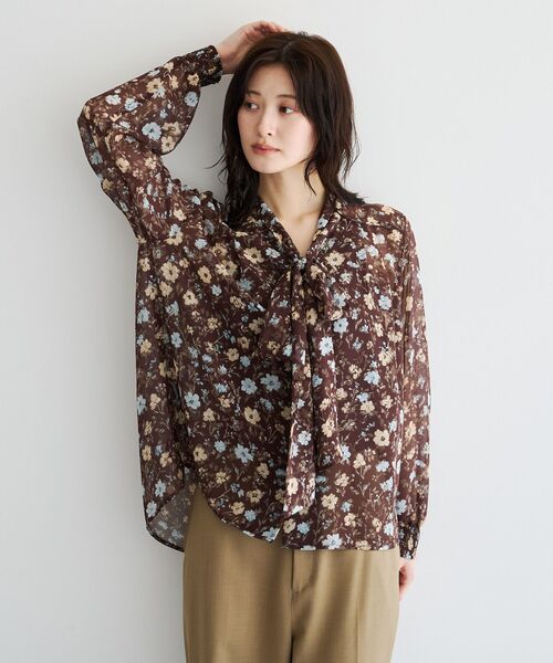 YECCA VECCA(イェッカヴェッカ)の「フラワー柄シアーボウタイブラウス(シャツ/ブラウス・レディース・ブラウン/ピンクベージュ・FREE)」の18枚目の写真