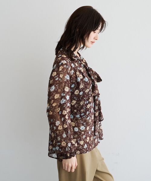 YECCA VECCA(イェッカヴェッカ)の「フラワー柄シアーボウタイブラウス(シャツ/ブラウス・レディース・ブラウン/ピンクベージュ・FREE)」の21枚目の写真