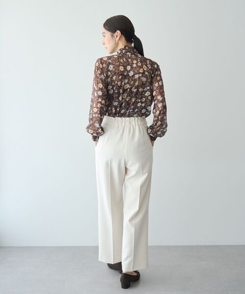 YECCA VECCA(イェッカヴェッカ)の「フラワー柄シアーボウタイブラウス(シャツ/ブラウス・レディース・ブラウン/ピンクベージュ・FREE)」の3枚目の写真