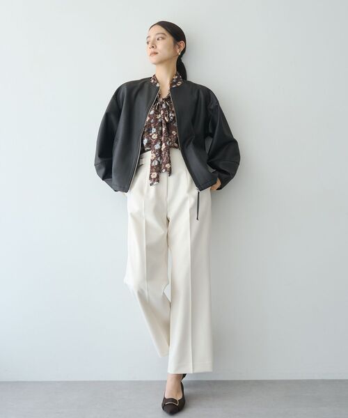 YECCA VECCA(イェッカヴェッカ)の「フラワー柄シアーボウタイブラウス(シャツ/ブラウス・レディース・ブラウン/ピンクベージュ・FREE)」の5枚目の写真