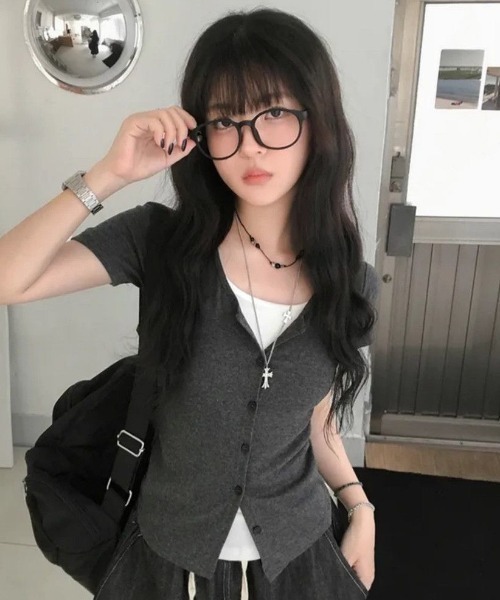 AVYL(アヴィル)の「フェイクレイヤード半袖カーディガン(Tシャツ/カットソー・レディース・グレー・M)」の2枚目の写真