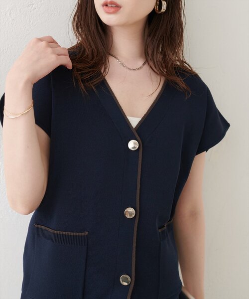 natural couture(ナチュラルクチュール)の「配色ノースリニットカーディガン(カーディガン/ボレロ・レディース・ネイビー/ブラウン/ボルドー/オフホワイト・FREE)」の10枚目の写真