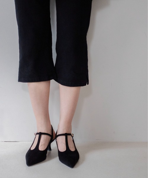on:nue(オンニュ)の「【on:nue】ポインテッドスウェードTストラップヒールパンプス /26-27 AW COLLECTION(パンプス・レディース・ブラック/バーガンディー/グレイッシュベージュ・24.0cm/23.0cm/23.5cm/24.5cm/25.0cm)」の6枚目の写真