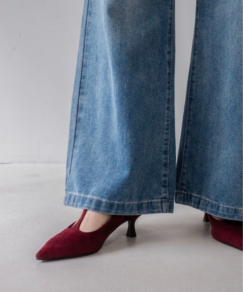 on:nue(オンニュ)の「【on:nue】ポインテッドスウェードTストラップヒールパンプス /26-27 AW COLLECTION(パンプス・レディース・ブラック/バーガンディー/グレイッシュベージュ・24.0cm/23.0cm/23.5cm/24.5cm/25.0cm)」の16枚目の写真