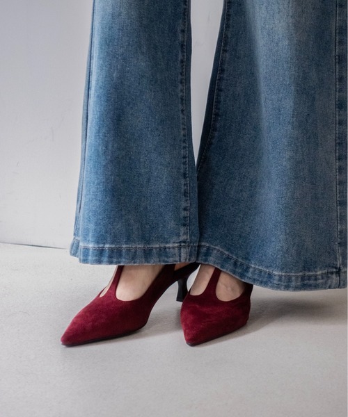 on:nue(オンニュ)の「【on:nue】ポインテッドスウェードTストラップヒールパンプス /26-27 AW COLLECTION(パンプス・レディース・ブラック/バーガンディー/グレイッシュベージュ・24.0cm/23.0cm/23.5cm/24.5cm/25.0cm)」の19枚目の写真