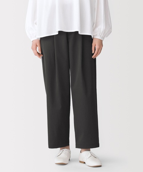 無印良品(ムジルシリョウヒン)の「婦人 撥水ストレッチ チノタックワイドパンツ(チノパンツ・レディース・アイボリー/ブラック/ダークグレー/サンドベージュ・XL/XXL/L/XS/M/S)」の1枚目の写真