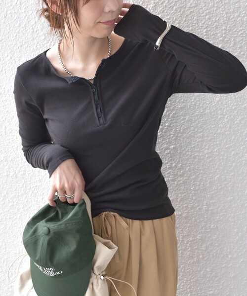 SHIPS Colors(シップス カラーズ)の「SHIPS Colors:〈手洗い可能〉シアー ドライタッチ コンビ ヘンリーネック トップス(Tシャツ/カットソー・レディース・ブラウン/ブラック/オフホワイト・ONE SIZE)」の9枚目の写真