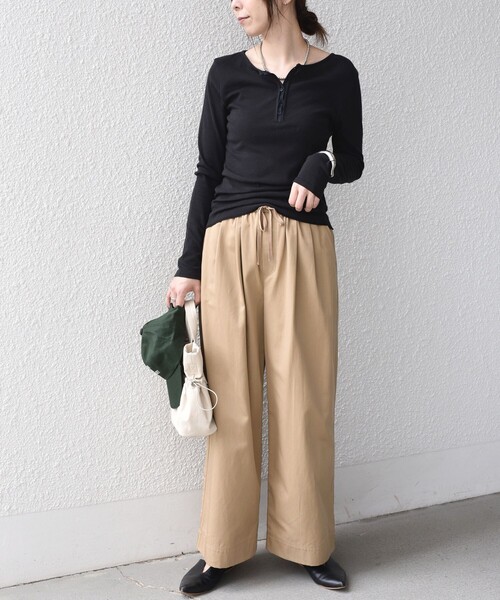 SHIPS Colors(シップス カラーズ)の「SHIPS Colors:〈手洗い可能〉シアー ドライタッチ コンビ ヘンリーネック トップス(Tシャツ/カットソー・レディース・ブラウン/ブラック/オフホワイト・ONE SIZE)」の12枚目の写真