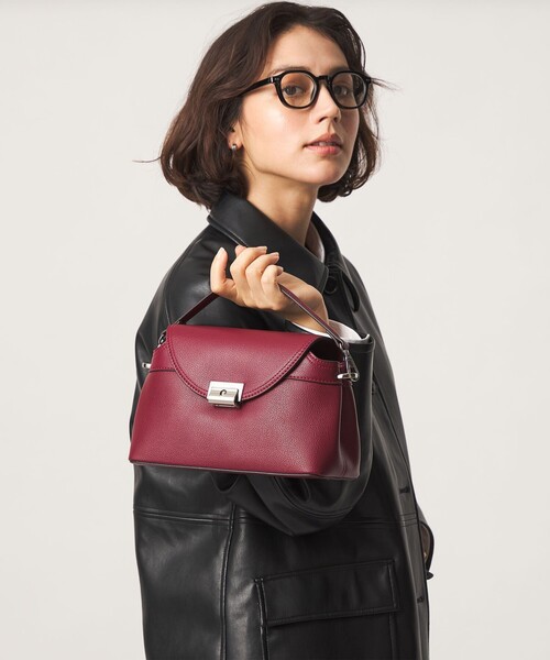 green label relaxing(グリーンレーベルリラクシング)の「2WAY 金具 フラップショルダーバッグ(トートバッグ・レディース・ワイン/ブラック・FREE)」の1枚目の写真