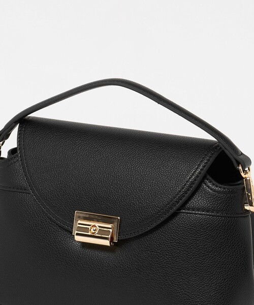 green label relaxing(グリーンレーベルリラクシング)の「2WAY 金具 フラップショルダーバッグ(トートバッグ・レディース・ワイン/ブラック・FREE)」の6枚目の写真