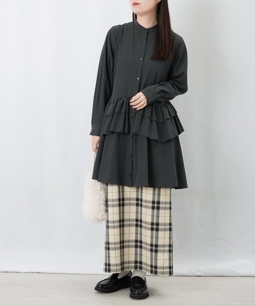 LUCA/LADY LUCK LUCA(ルカ/レディラックルカ)の「LC/LLL フリルチュニックワンピース(シャツワンピース・レディース・チャコールグレー/オフホワイト・FREE)」の4枚目の写真