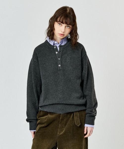 WETTEMPT(ウィテンプト)の「BRUSHED HENLEY NECK KNIT / ブラッシュドヘンリーネックニット(ニット/セーター・メンズ・チャコールグレー/ネイビー/ブラウン・SMALL/MEDIUM/LARGE)」の22枚目の写真