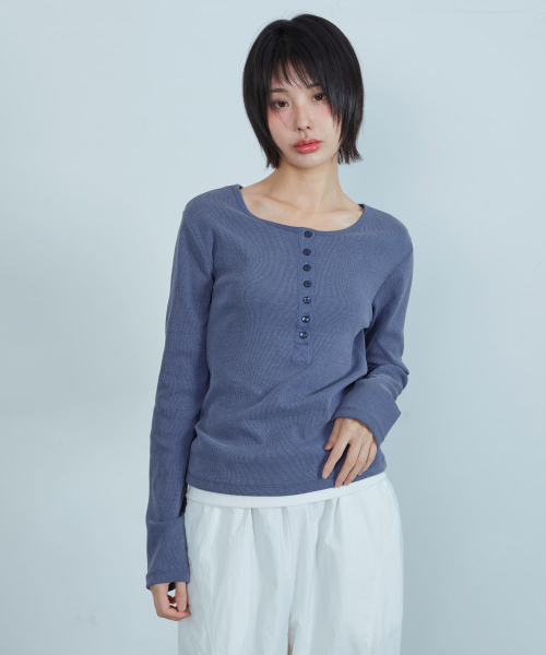 KIJIKO(キジコ)の「ke309. ピグメントヘンリーネックTシャツ ネイビー(Tシャツ/カットソー・レディース・その他・FREE)」の2枚目の写真
