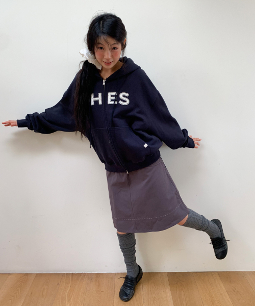 OHESHIO(オヘシオ)の「ロゴパッチ フーデッドジップアップ、フローラルネイビー(パーカー・レディース・その他・FREE)」の4枚目の写真