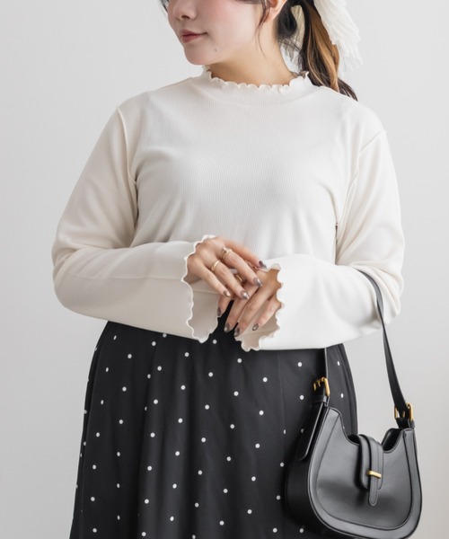 CLETTE(クレット)の「プチハイネックフレアスリーブプルオーバー(Tシャツ/カットソー・レディース・その他/アイボリー/ブラック・3L/4L/LL)」の4枚目の写真