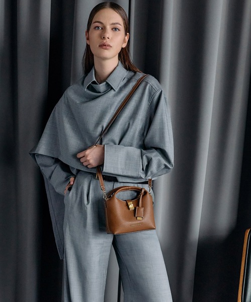 CHARLES & KEITH(チャールズ & キース)の「Chance ミニチャンス ターンロック バケットバッグ(ショルダーバッグ・レディース・チョコ/ピンク系その他3/ブラック・S)」の1枚目の写真