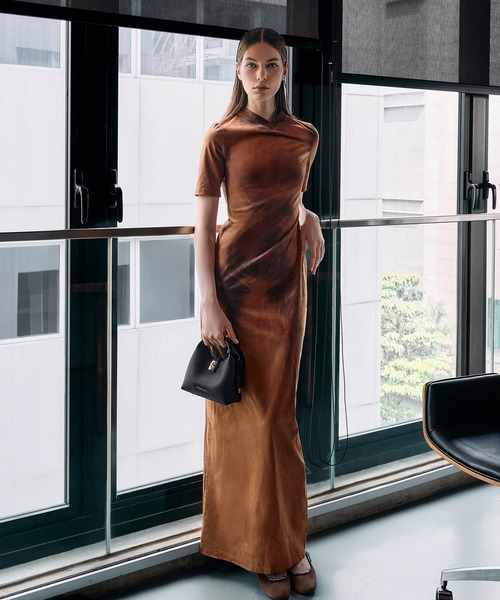 CHARLES & KEITH(チャールズ & キース)の「Chance ミニチャンス ターンロック バケットバッグ(ショルダーバッグ・レディース・チョコ/ピンク系その他3/ブラック・S)」の4枚目の写真