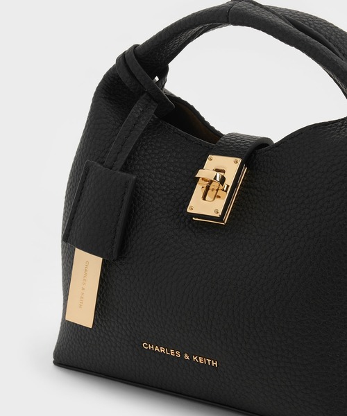 CHARLES & KEITH(チャールズ & キース)の「Chance ミニチャンス ターンロック バケットバッグ(ショルダーバッグ・レディース・チョコ/ピンク系その他3/ブラック・S)」の8枚目の写真