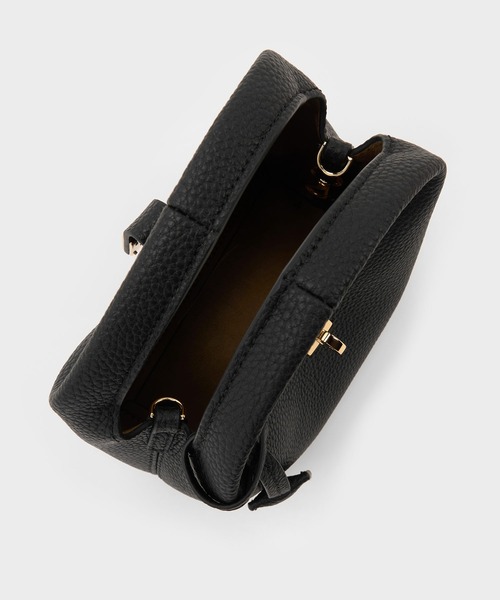 CHARLES & KEITH(チャールズ & キース)の「Chance ミニチャンス ターンロック バケットバッグ(ショルダーバッグ・レディース・チョコ/ピンク系その他3/ブラック・S)」の19枚目の写真