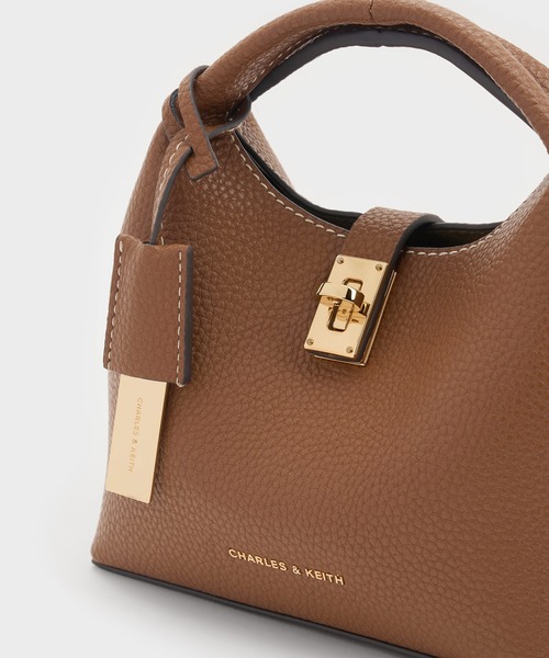 CHARLES & KEITH(チャールズ & キース)の「Chance ミニチャンス ターンロック バケットバッグ(ショルダーバッグ・レディース・チョコ/ピンク系その他3/ブラック・S)」の15枚目の写真
