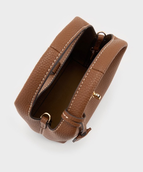 CHARLES & KEITH(チャールズ & キース)の「Chance ミニチャンス ターンロック バケットバッグ(ショルダーバッグ・レディース・チョコ/ピンク系その他3/ブラック・S)」の16枚目の写真