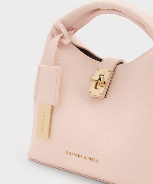 CHARLES & KEITH(チャールズ & キース)の「Chance ミニチャンス ターンロック バケットバッグ(ショルダーバッグ・レディース・チョコ/ピンク系その他3/ブラック・S)」の11枚目の写真