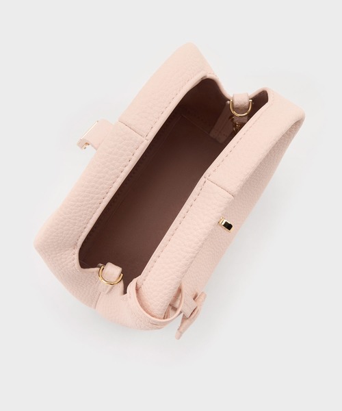 CHARLES & KEITH(チャールズ & キース)の「Chance ミニチャンス ターンロック バケットバッグ(ショルダーバッグ・レディース・チョコ/ピンク系その他3/ブラック・S)」の12枚目の写真